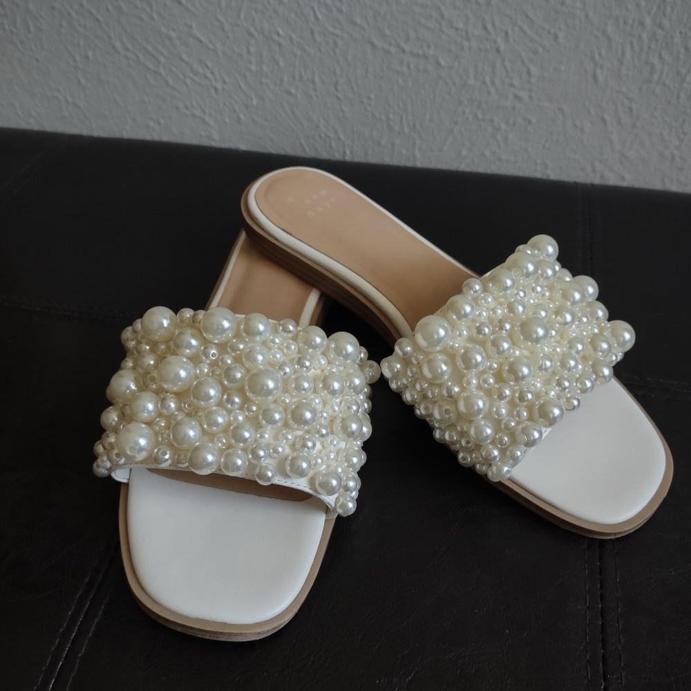 ***SOLD***New Day Women's Nylah Slide Pearl Embellished Sandals Size 7 - Picture 1 of 14